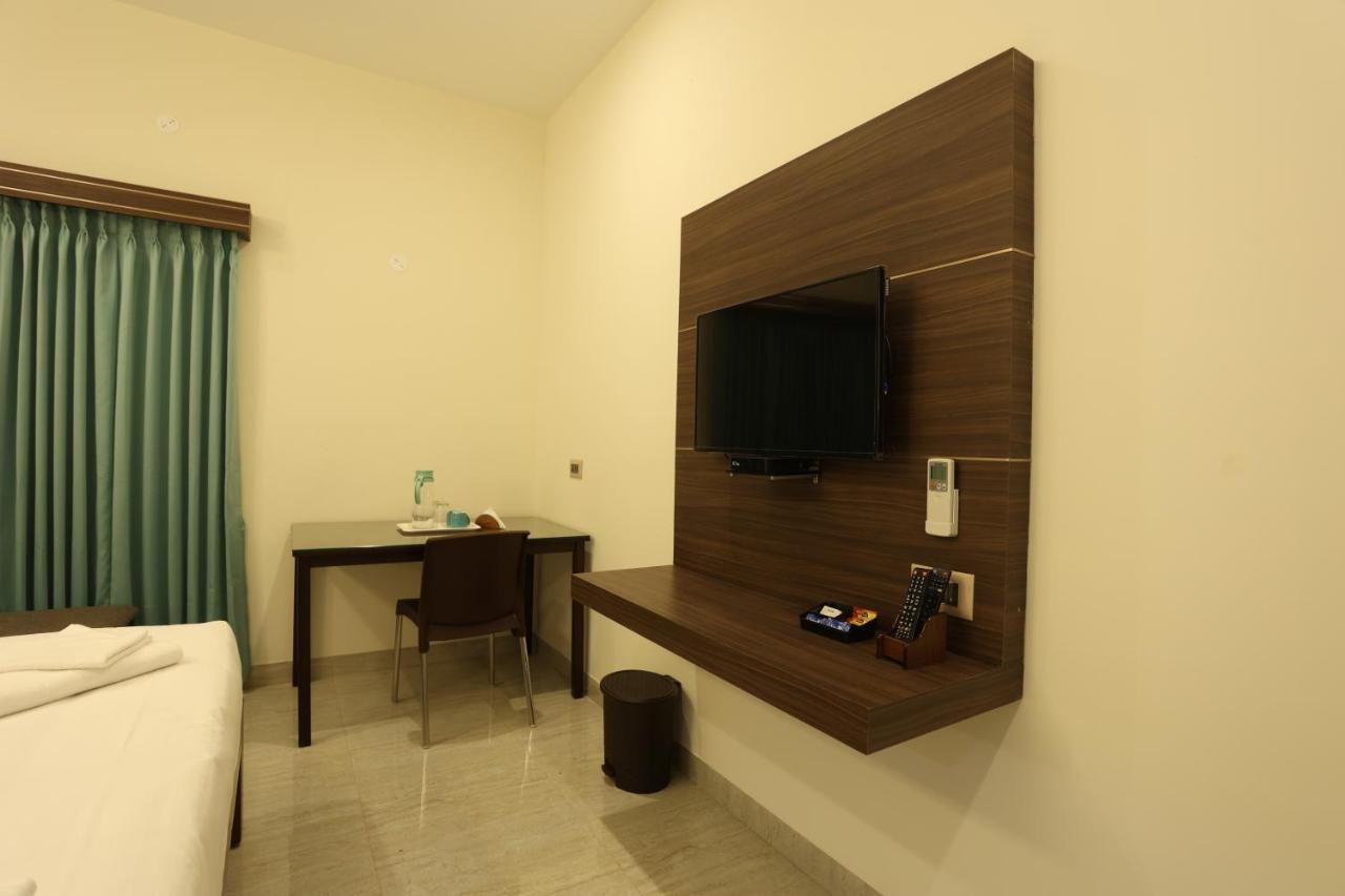 Minas Manor Hotel Tiruchirappalli Exterior photo